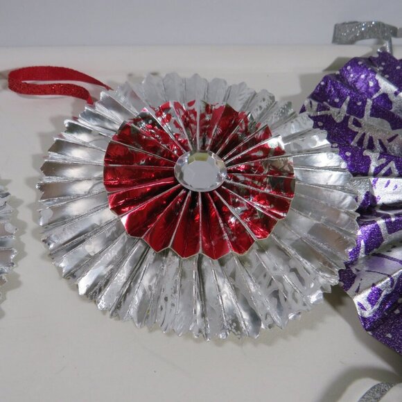 Silver Metallic and diamond pattern Christmas 3-D Rosettes large (18) collection - Picture 10 of 15